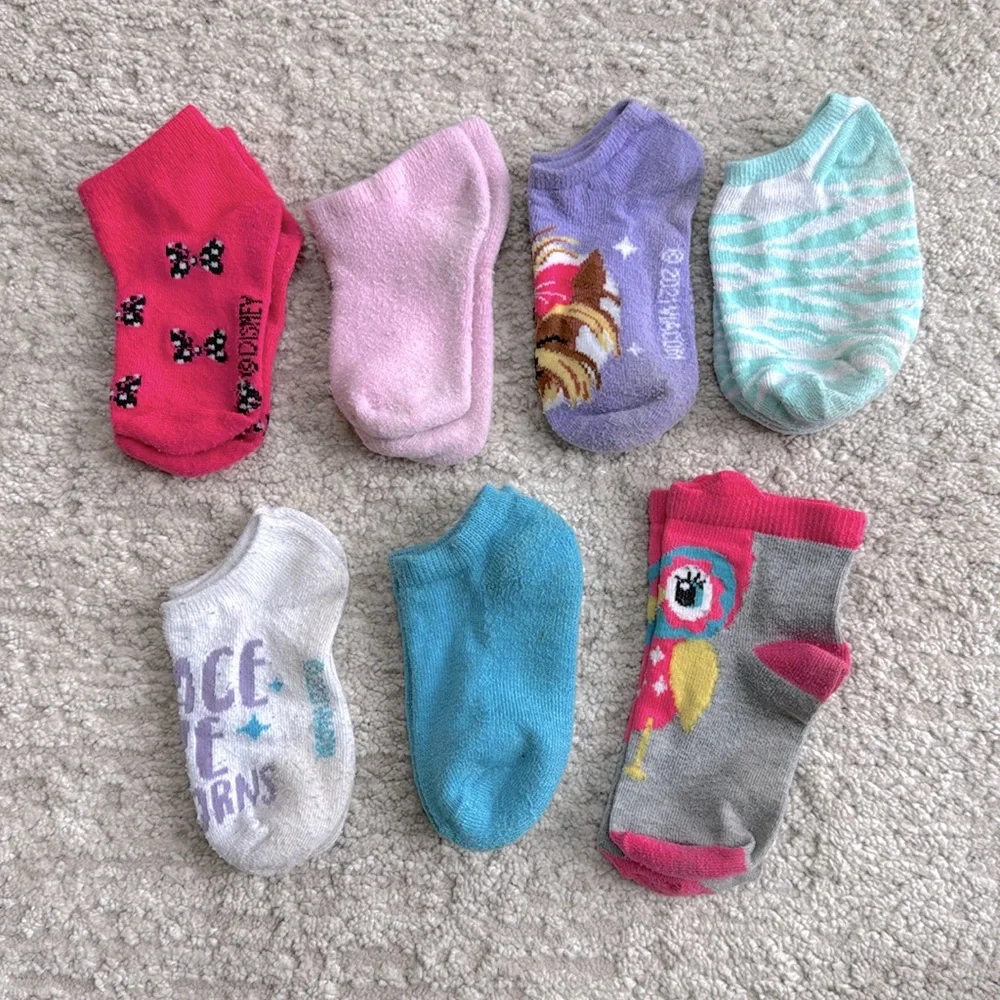 Gently Worn Girl's 7 Pair Disney(1 Pr.),Viacom(2 Pr.) & Novelty Socks(4)- Size 6